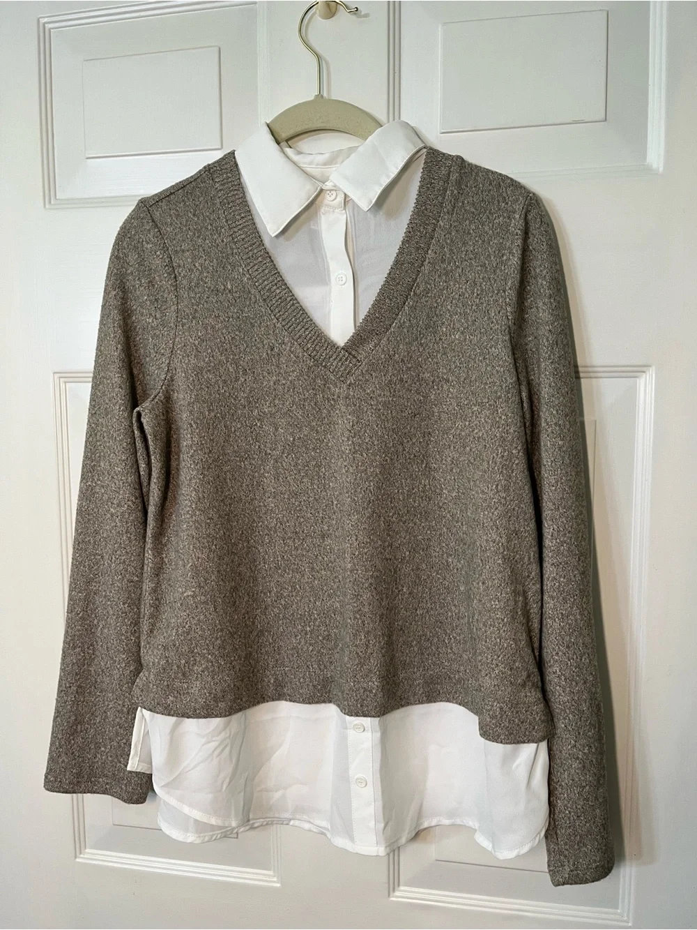 Rio & Rian Oatmeal Heather Layered-Look V-Neck Sweater NWT Size M